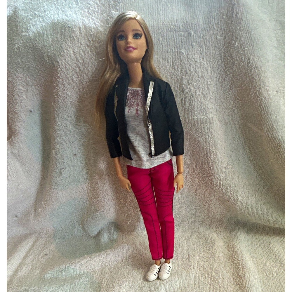 Barbie Fashion Doll Blonde Straight Hair Blue Eyes Removable Outfit & Shoes